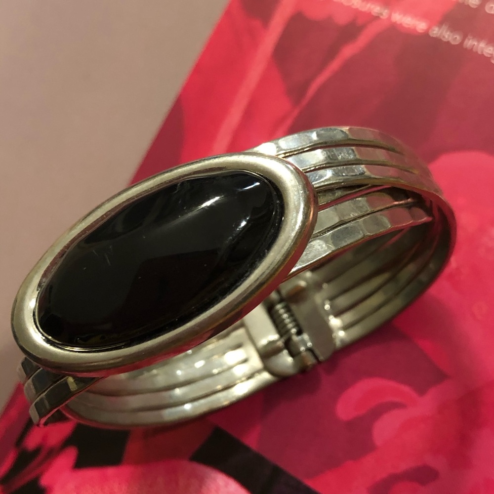 Silver bracelet with black cabochon